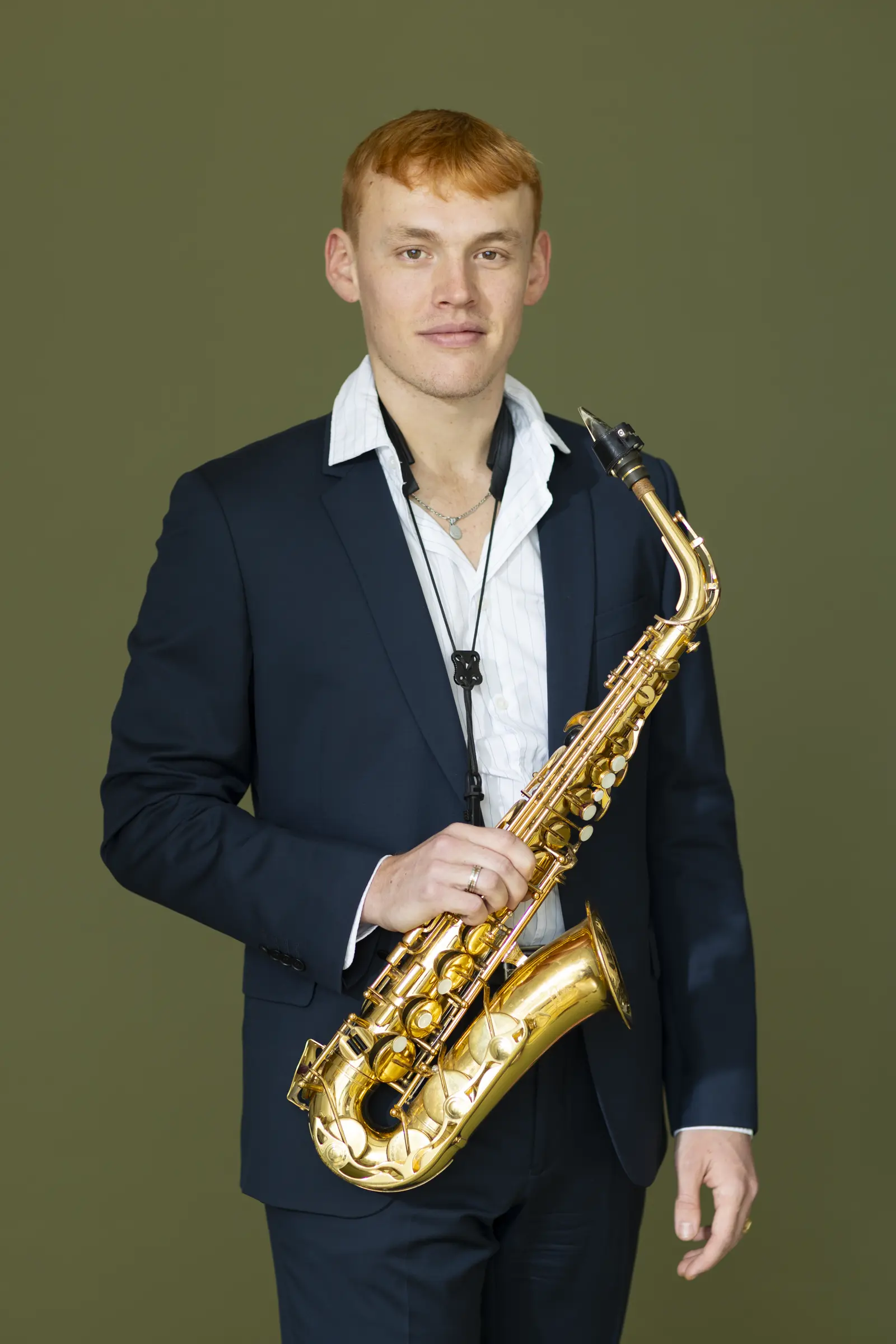 Hélion Sax, saxophoniste de mariage à Paris, qui travaille en duo avec des violonistes
